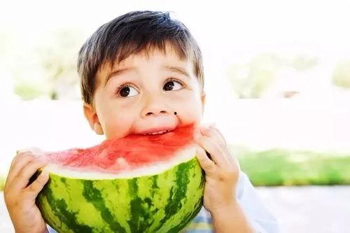 吃瓜小熊眼神拉丝,揭秘娱乐圈幕后风云